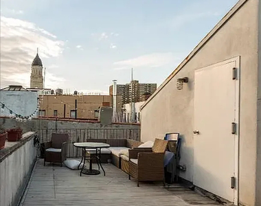 East Village, Manhattan, NY - Photo Thumbnail 5