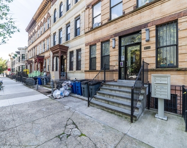 810 Macon Street - Photo Thumbnail 10