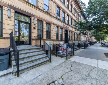 810 Macon Street - Photo Thumbnail 11