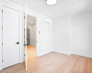 70 Greenpoint Avenue - Photo Thumbnail 4