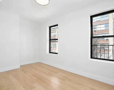 70 Greenpoint Avenue - Photo Thumbnail 5