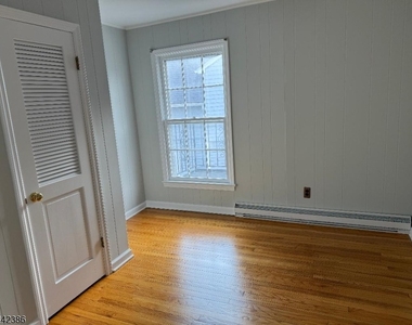169 Mountain Ave - Photo Thumbnail 9