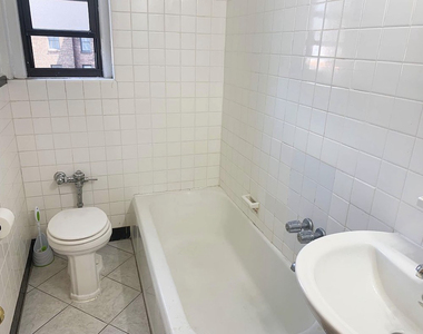 98-120 Queens Boulevard - Photo Thumbnail 9