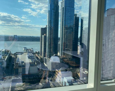 555 10th Avenue - Photo Thumbnail 9