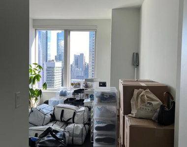 555 10th Avenue - Photo Thumbnail 4