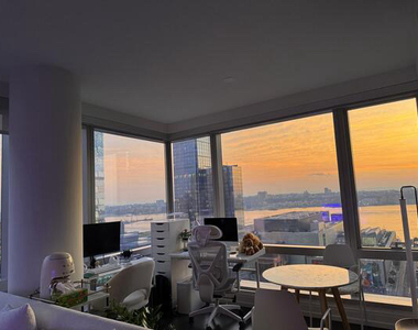 555 10th Avenue - Photo Thumbnail 6