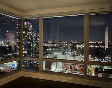 555 10th Avenue - Photo Thumbnail 5