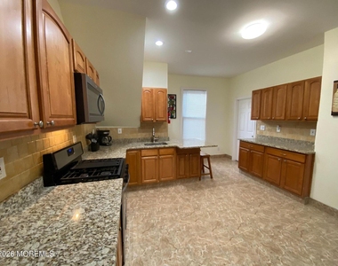 95 Cooper Avenue - Photo Thumbnail 15