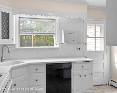 988 Woodgate Avenue - Photo Thumbnail 8
