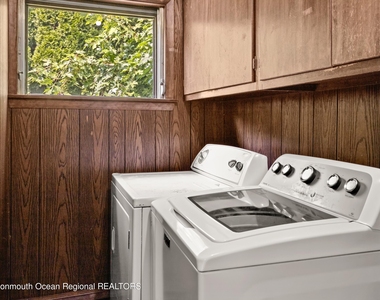 988 Woodgate Avenue - Photo Thumbnail 14
