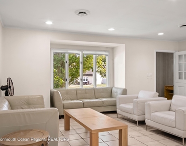 988 Woodgate Avenue - Photo Thumbnail 6