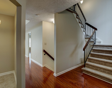 92 Tulip Lane - Photo Thumbnail 6