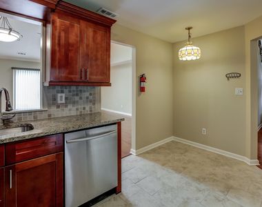92 Tulip Lane - Photo Thumbnail 2