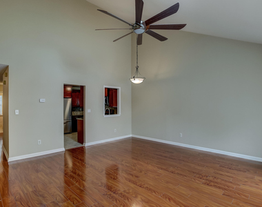 92 Tulip Lane - Photo Thumbnail 4