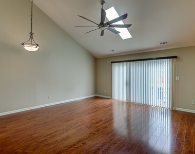 92 Tulip Lane - Photo Thumbnail 3