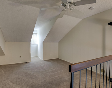 92 Tulip Lane - Photo Thumbnail 11