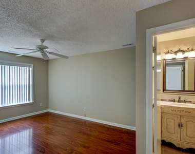 92 Tulip Lane - Photo Thumbnail 7