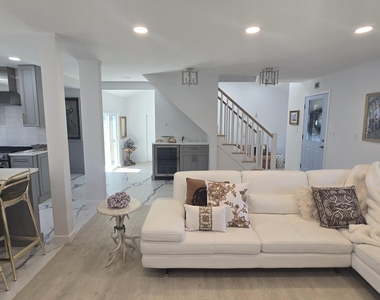 1314 Sunset Avenue - Photo Thumbnail 4