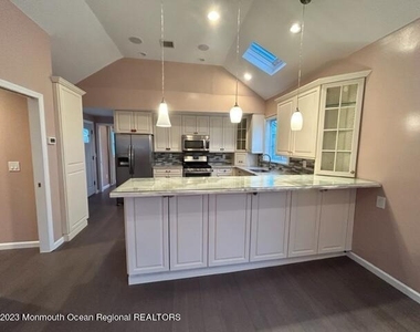 403 Cedar Avenue - Photo Thumbnail 6