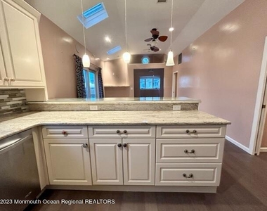 403 Cedar Avenue - Photo Thumbnail 4