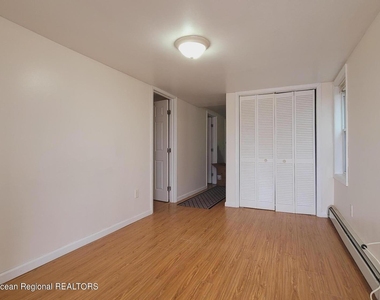 218 Porter Avenue - Photo Thumbnail 9
