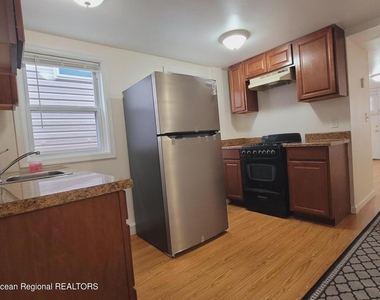 218 Porter Avenue - Photo Thumbnail 6