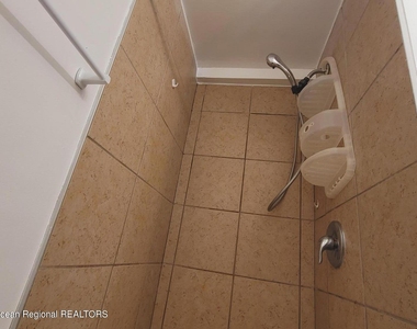 218 Porter Avenue - Photo Thumbnail 16