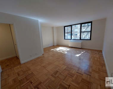 East 49 Street - Photo Thumbnail 1