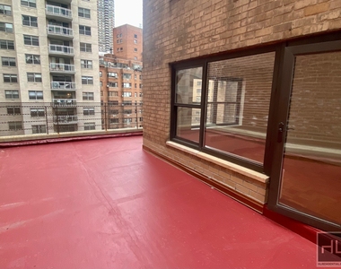 East 55 Street - Photo Thumbnail 1