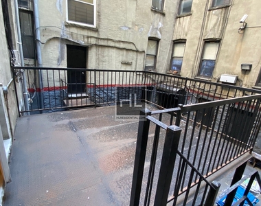 E 100th St - Photo Thumbnail 11