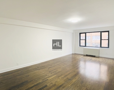 East 56 Street - Photo Thumbnail 3