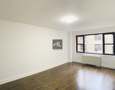 East 56 Street - Photo Thumbnail 4