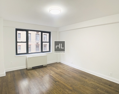 East 56 Street - Photo Thumbnail 2