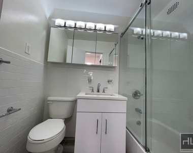 East 56 Street - Photo Thumbnail 2