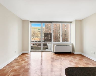 Lexington Avenue - Photo Thumbnail 2