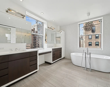 East 80th Street - Photo Thumbnail 3