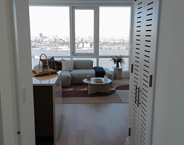 West 38th Street - Photo Thumbnail 2