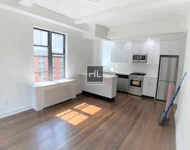 East 46 Street - Photo Thumbnail 1