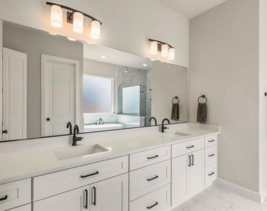 711 Lexington Lane - Photo Thumbnail 15