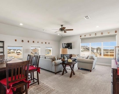 711 Lexington Lane - Photo Thumbnail 23