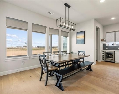 711 Lexington Lane - Photo Thumbnail 8