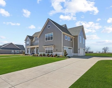 711 Lexington Lane - Photo Thumbnail 2