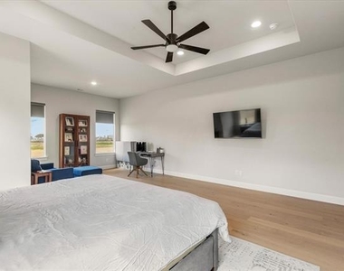 711 Lexington Lane - Photo Thumbnail 13
