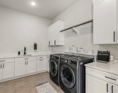 711 Lexington Lane - Photo Thumbnail 18