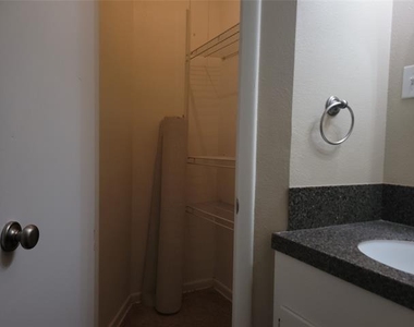 1004 W Wall Street W - Photo Thumbnail 10