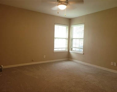 1004 W Wall Street W - Photo Thumbnail 11