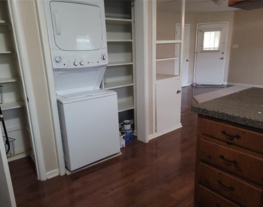 1004 W Wall Street W - Photo Thumbnail 4