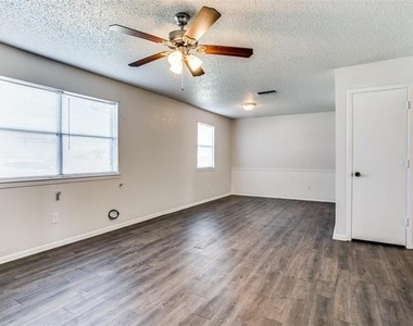 105 Peach Street - Photo Thumbnail 2