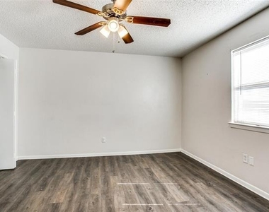 105 Peach Street - Photo Thumbnail 6