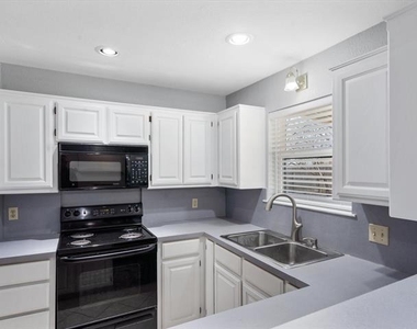 504 Hilldale Street - Photo Thumbnail 5
